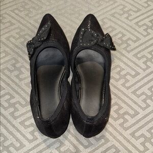 Elegant Simply Vera Wang Black Women's Flat Shoes with Bow Detail
